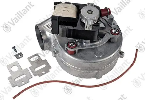 Vaillant-Gebläse mit Metallgehäuse, elektrischen Anschlüssen und Montageschrauben, ausgestattet mit Dichtungen und Montagesatz.